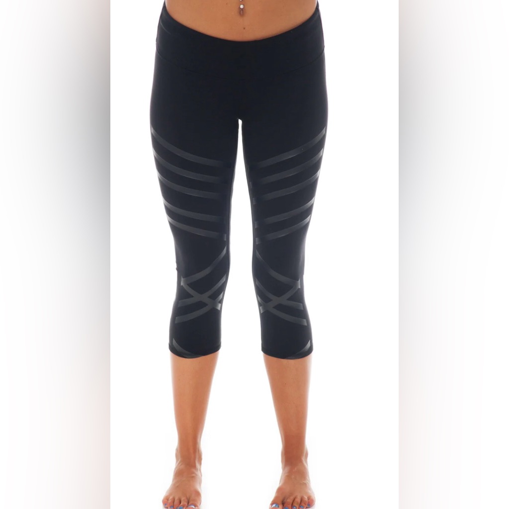 Alo Yoga Lineal Stripe Airbrush Capri Leggings Small S Black Like New
